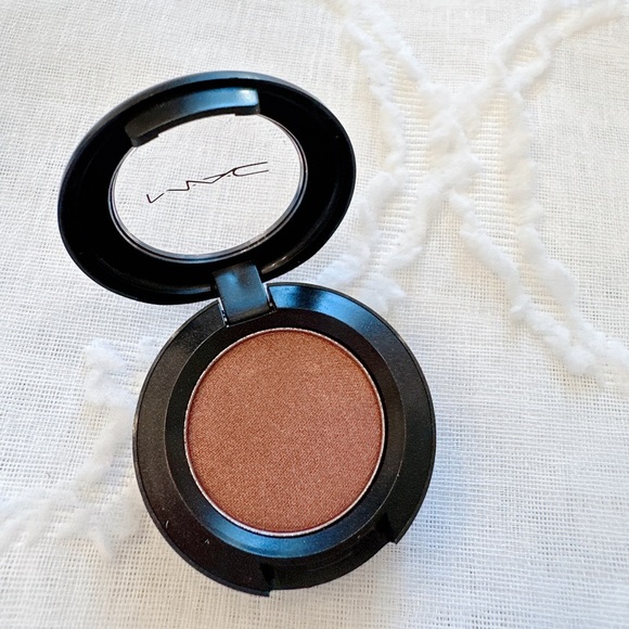 NIB MAC Cosmetics Eye Shadow Antiqued Veluxe Pearl 1.5g - Picture 3 of 7